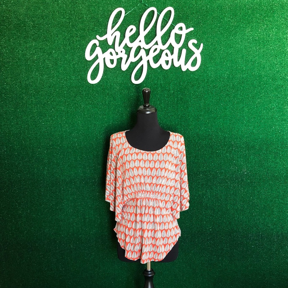 BoHo scoop neck feather print blouse 🌸